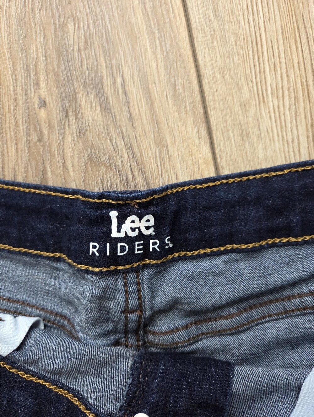 Lee Riders Jean Shorts - Picture 4 of 5